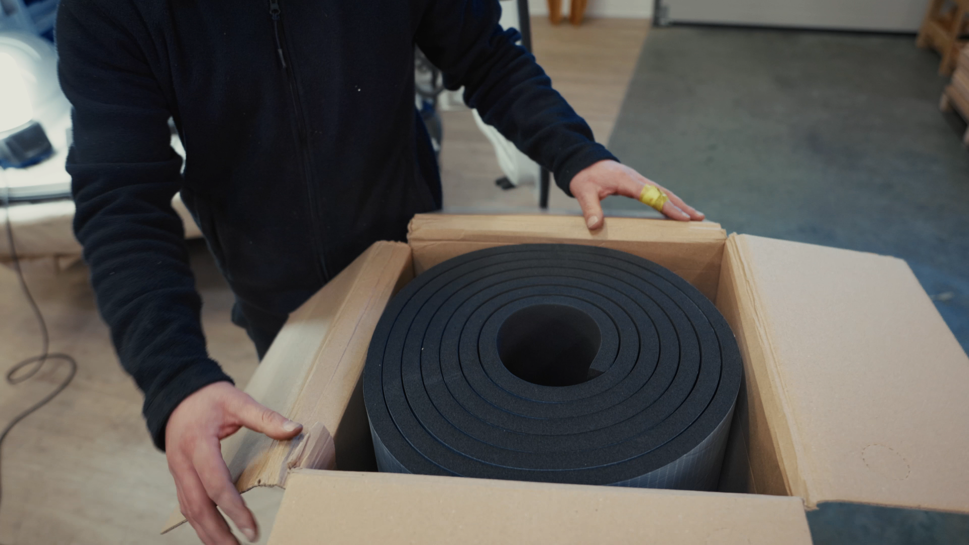 Rouleau d'armaflex ChezMoi 19mm dans un carton